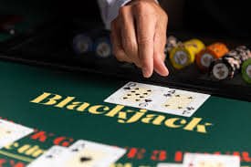 Tampilan layar Monopoly Live rtpbet dengan panel taruhan dan roda permainan yang sedang berputar