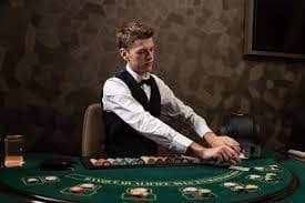 Menu pengaturan rtpbet menampilkan opsi Low Bandwidth dan preferensi kamera untuk Texas Hold'em Bonus